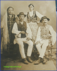 Grup de tarani din Albesti Arges in perioada interbelica, circa 1925